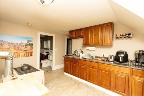 60 Rockland St, Fall River MA 02724-2817 exterior