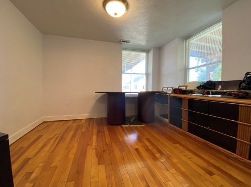 453 Lk Ave, Worcester MA 01604-1366 exterior