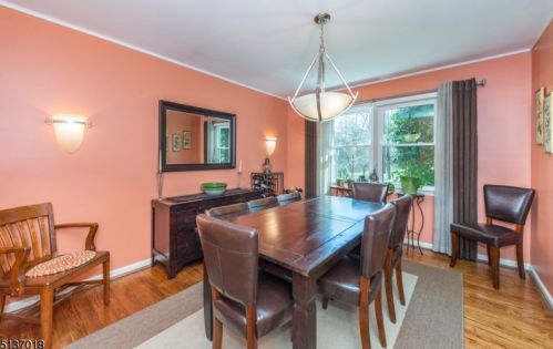 23 Brentwood Dr, East Hanover NJ 07936-2403 exterior