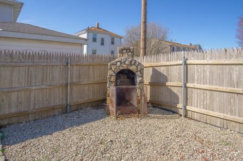 1665 Bay St, Fall River MA 02721-1006 exterior