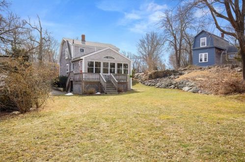 216 Hull St, Hingham MA 02043-1423 exterior