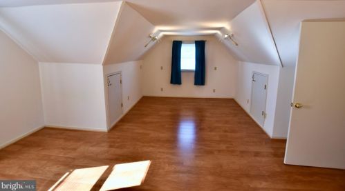 353 Hendrickson Ave, West Deptford NJ 08096-1327 exterior