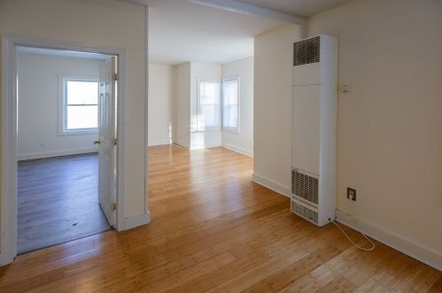 764 Plymouth Ave, Fall River MA 02721-1946 exterior