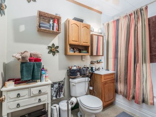 175 Middle Rd, New Bedford MA 02743-2016 exterior