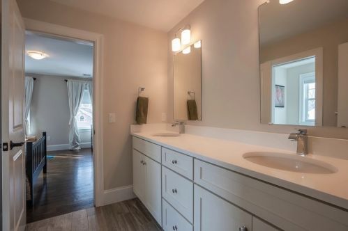 319 Hillcrest Rd, Needham MA 02492-4028 exterior