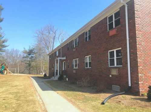 116 Regency Park Dr, Agawam, MA 01001-2260