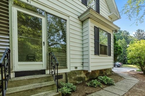 41 Harold St, Worcester, MA 01604-2315