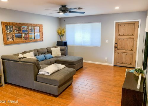 1212 Echo Ln, Phoenix, AZ 85020-3828