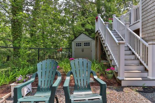 2 Uncle Zlotis Rd, Chatham MA 02633-1595 exterior