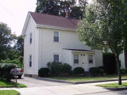 330 River St, Newton, MA 02465-1438
