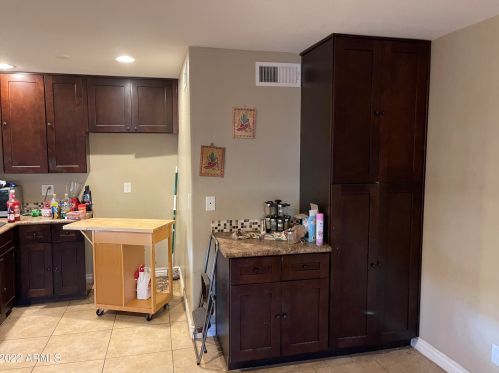 3837 Country Gables Dr, Phoenix AZ 85053-4561 exterior