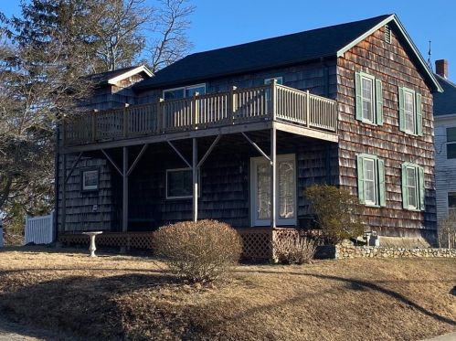 28 Stafford St, Plymouth, MA 02360-2913