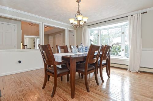 11 Robin Rd, Norfolk MA 02056-1731 exterior