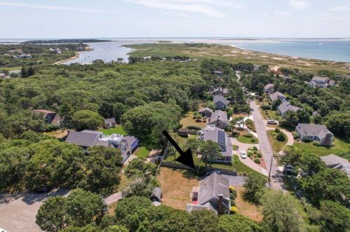 31 Pine Grove Rd, Chatham, MA 02633-2655