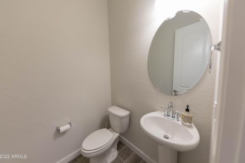 3033 37th Way, Phoenix AZ  85018-2219 exterior