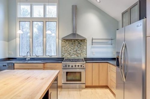 3 Bassett Wood Rd, Harwich MA 02645-2470 exterior