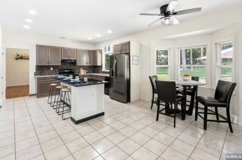 20 Southfield Dr, Wantage NJ  07461-3036 exterior