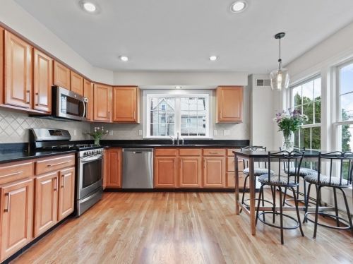 29 Pennsylvania Ave, Newton, MA 02464-1342