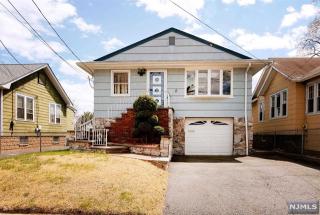 122 Harcourt Ave, Bergenfield, NJ 07621-1917