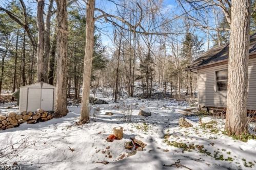 30 Colfax Dr, Skyline Lakes NJ  07456-1205 exterior