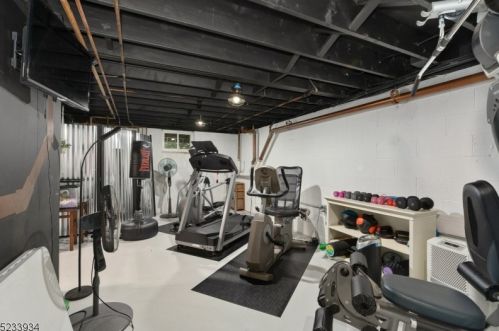 6 Cheshire Ln, Skyline Lakes NJ 07456-2743 exterior