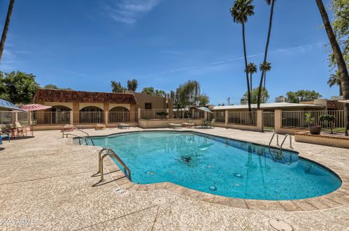 1320 Bethany Home Rd, Phoenix AZ 85014-2048 exterior