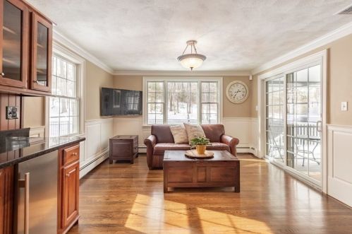 5 Juniper Rd, Lynnfield MA 01940-2416 exterior