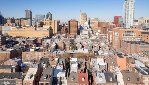 915 Clinton St, Philadelphia PA  19107-6109 exterior