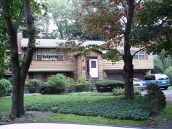 11 Amy Cir, Newton, MA 02468-1211