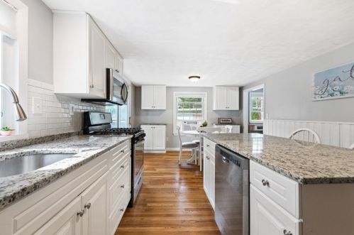 42 Hewitt Ave, Taunton MA  02780-2177 exterior