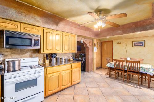 3319 61 St, Phoenix AZ 85033-4112 exterior