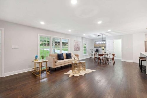 2022 Deren Way, Atlanta GA  30345-3710 exterior