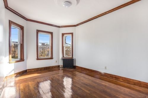 222 Clark Ave, Chelsea MA 02150-2514 exterior