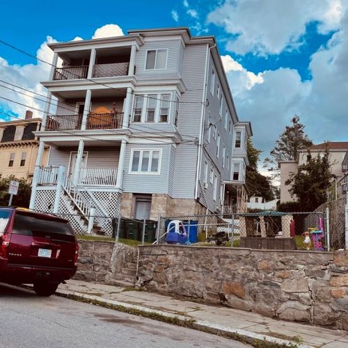 293 Crescent St, Fall River, MA 02720-4231