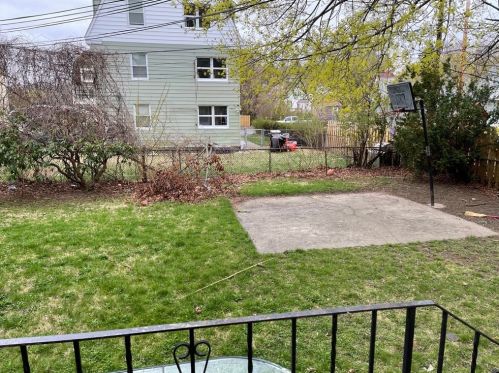 47 Acton St, Worcester, MA 01604-4828