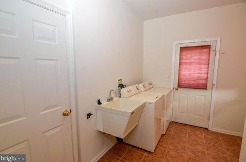 8 Landview Ln, Columbus NJ 08022-2260 exterior