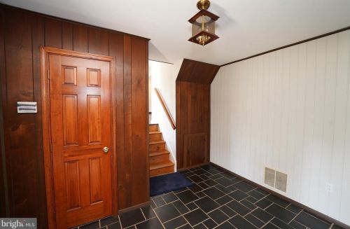 17 Stonicker Dr, Trenton NJ 08648-3215 exterior