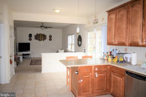 94 Drift Ave, Trenton NJ 08648-3505 exterior