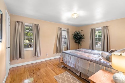 53 Gardner St, Arlington MA 02474-3827 exterior