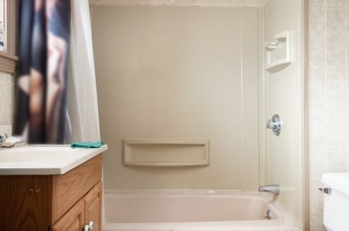 183 Thomas St, Fall River MA 02723-2404 exterior