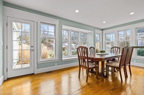 44 Canterbury St, Hingham MA 02043-1453 exterior