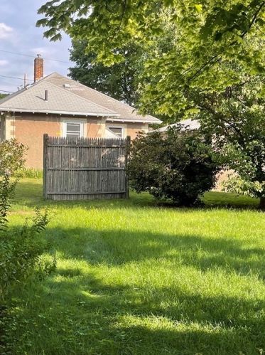 24 Hampden Ave, Burlington MA  01803-4325 exterior