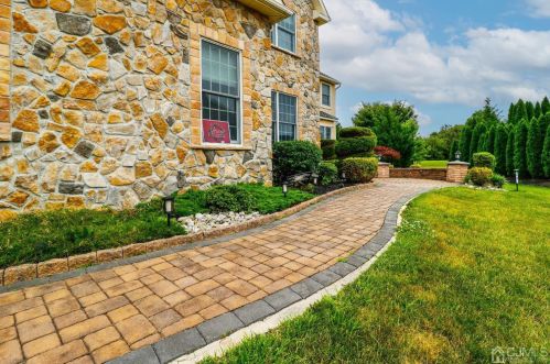 10 Summerhill Ct, Columbus NJ  08022-1970 exterior