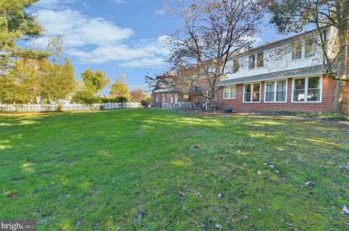 645 Kings Hwy, West Deptford NJ 08096-3129 exterior