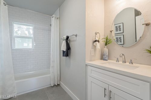 1626 Adams St, Phoenix AZ  85007-2606 exterior