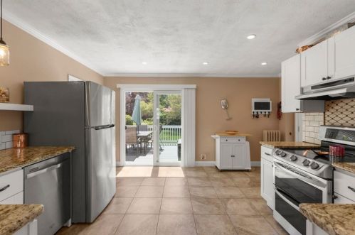 32 Pulaski St, Peabody MA 01960-1831 exterior