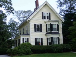 204 Grove St, Newton, MA 02466-2235
