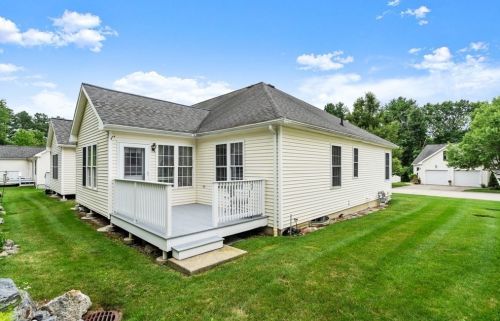 72 William Onthank Ln, Southborough MA 01772-1329 exterior