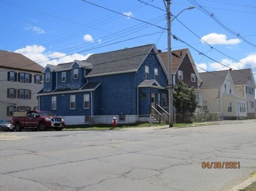 216 Dartmouth St, New Bedford MA 02740-3104 exterior