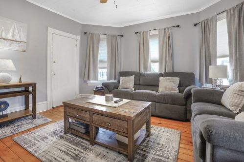 214 Cambridge St, Fall River MA 02721-2665 exterior